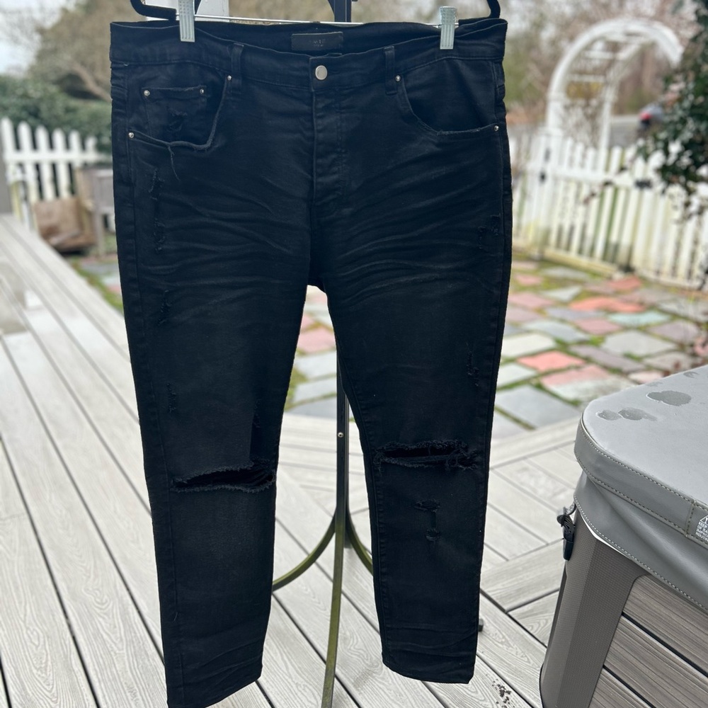 ๐ฆ Amiri Distressed Ripped Jeans - Picture 6 of 17